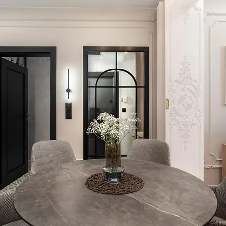 Citycenter Magnific Gem - 2 Bdr & 2 Baths 아파트 *